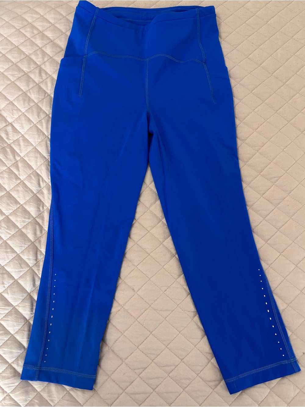 Lululemon Leggings-reflection dots, 2 side pockets,zipper pocket on the back